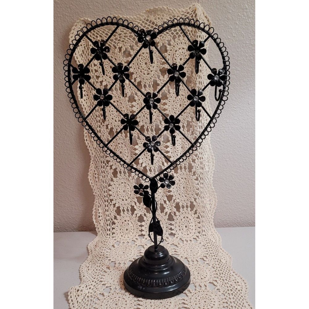 Heart-shaped jewelry stand with 13 flowers‎ and hooks black metal.